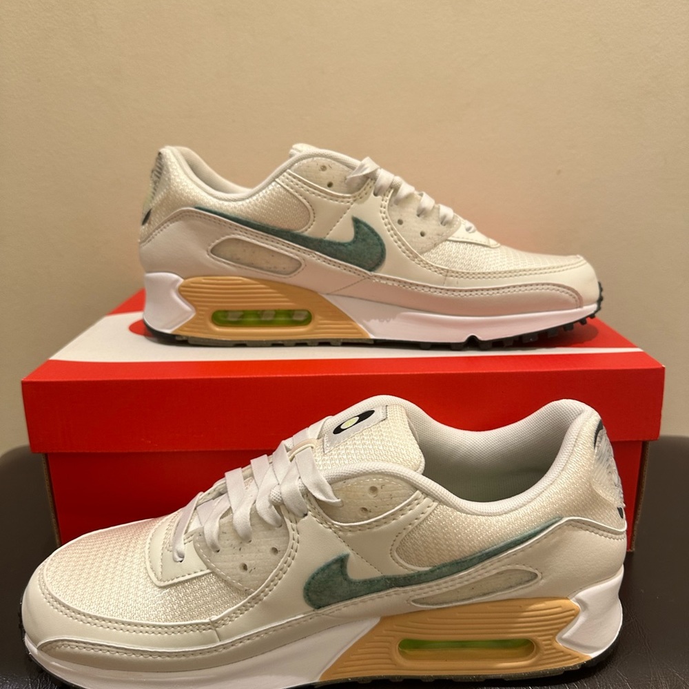 NIB Nike Air Max 90 SE White Neptune Green Womens Shoes DO9850-100 - Picture 5 of 7